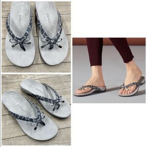 𝅺Vionic Bella Toe Post Sandals